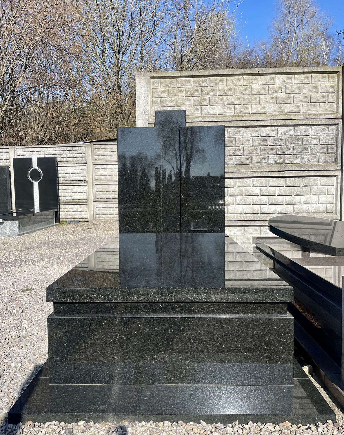 14_pomniki_babice_pomniki_granit-min