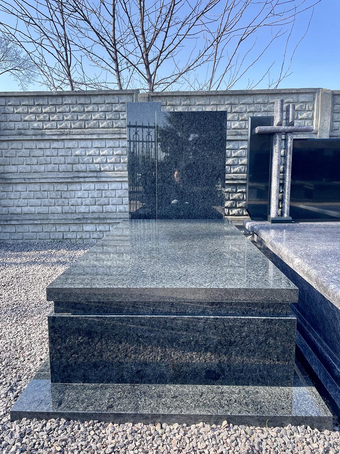 16_pomniki_babice_pomniki_granit-min