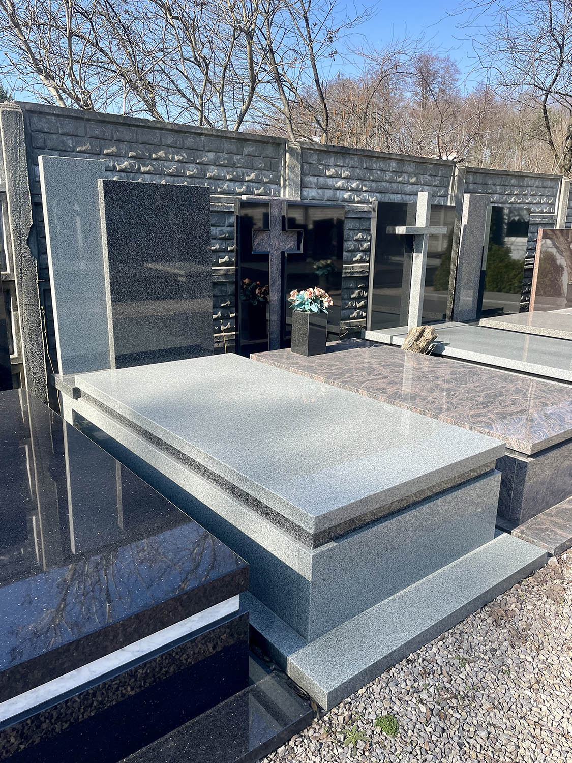 20_pomniki_babice_pomniki_granit