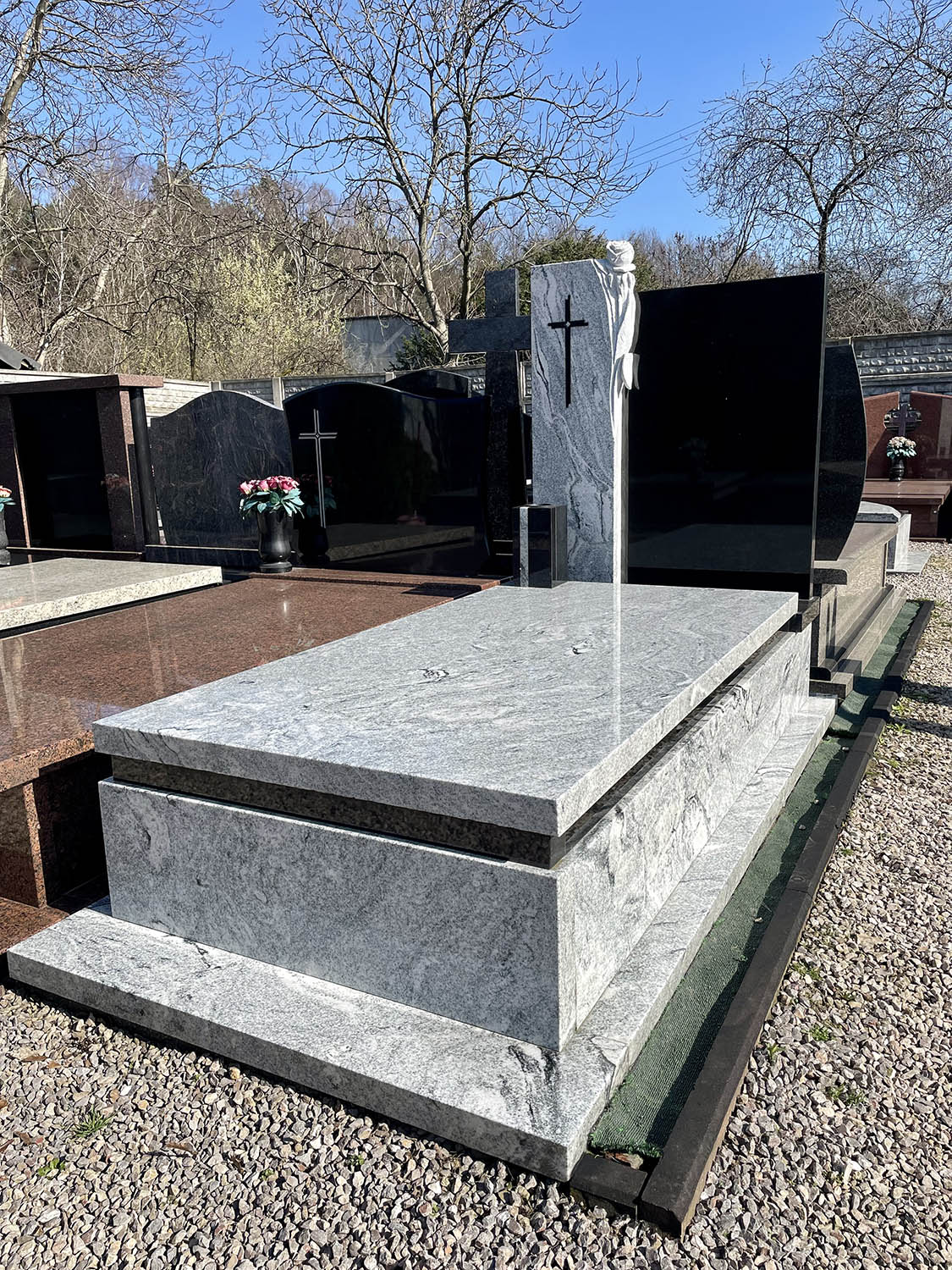 21_pomniki_babice_pomniki_granit