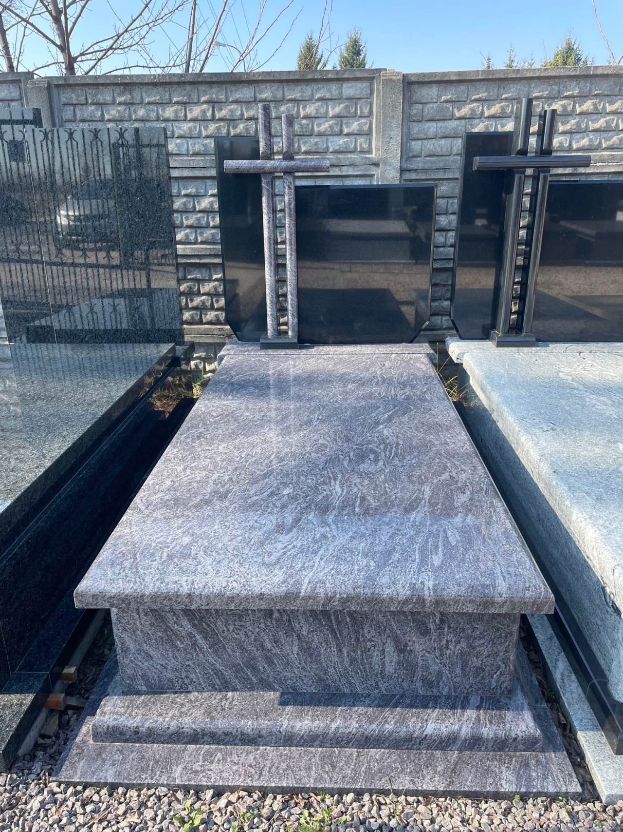 23_pomniki_babice_pomniki_granit