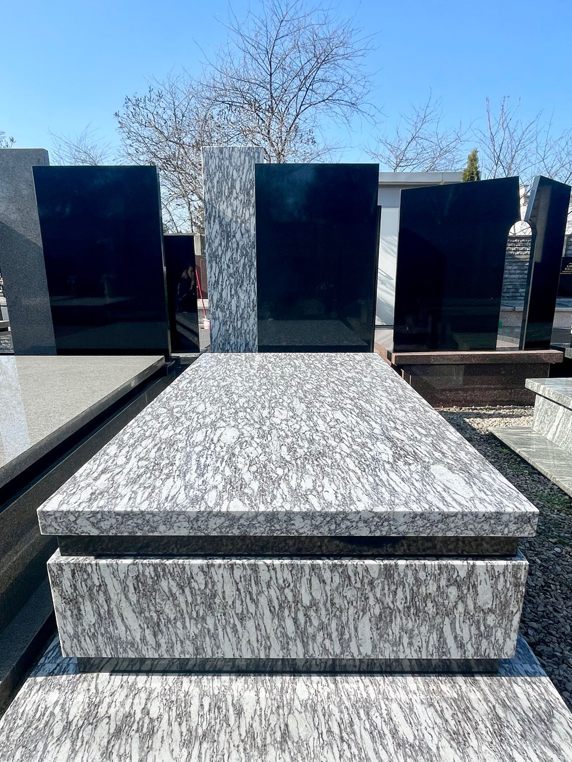 27_pomniki_babice_pomniki_granit