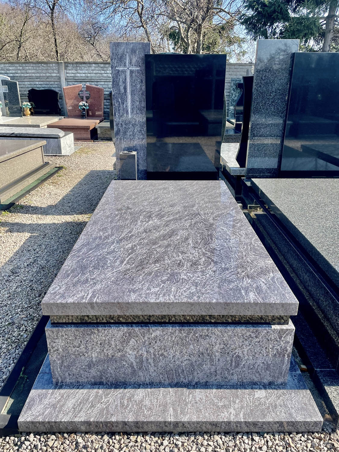 30_pomniki_babice_pomniki_granit