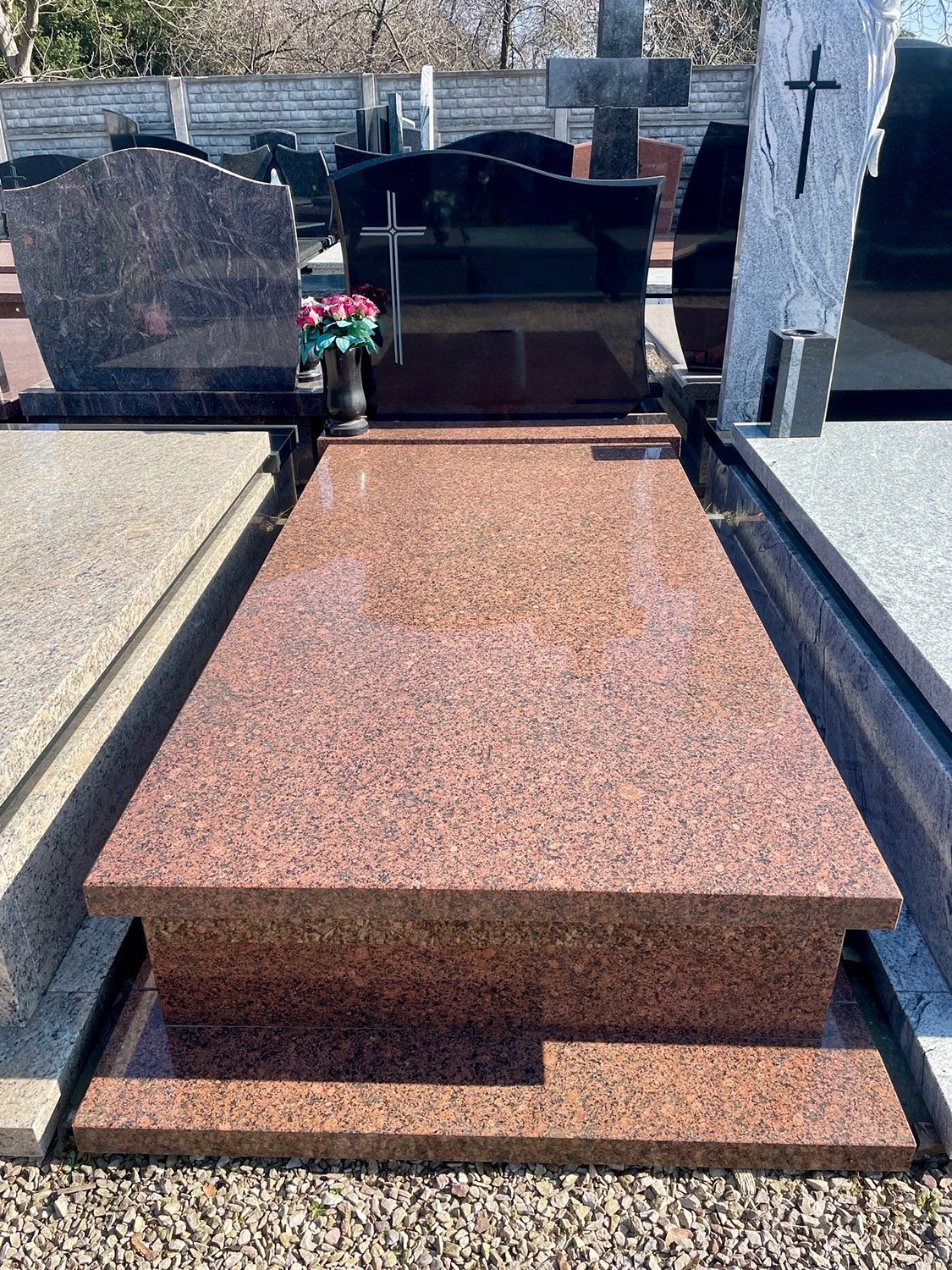 33_pomniki_babice_pomniki_granit