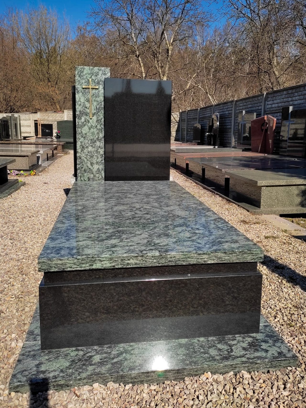 5_pomniki_babice_pomniki_granit-min