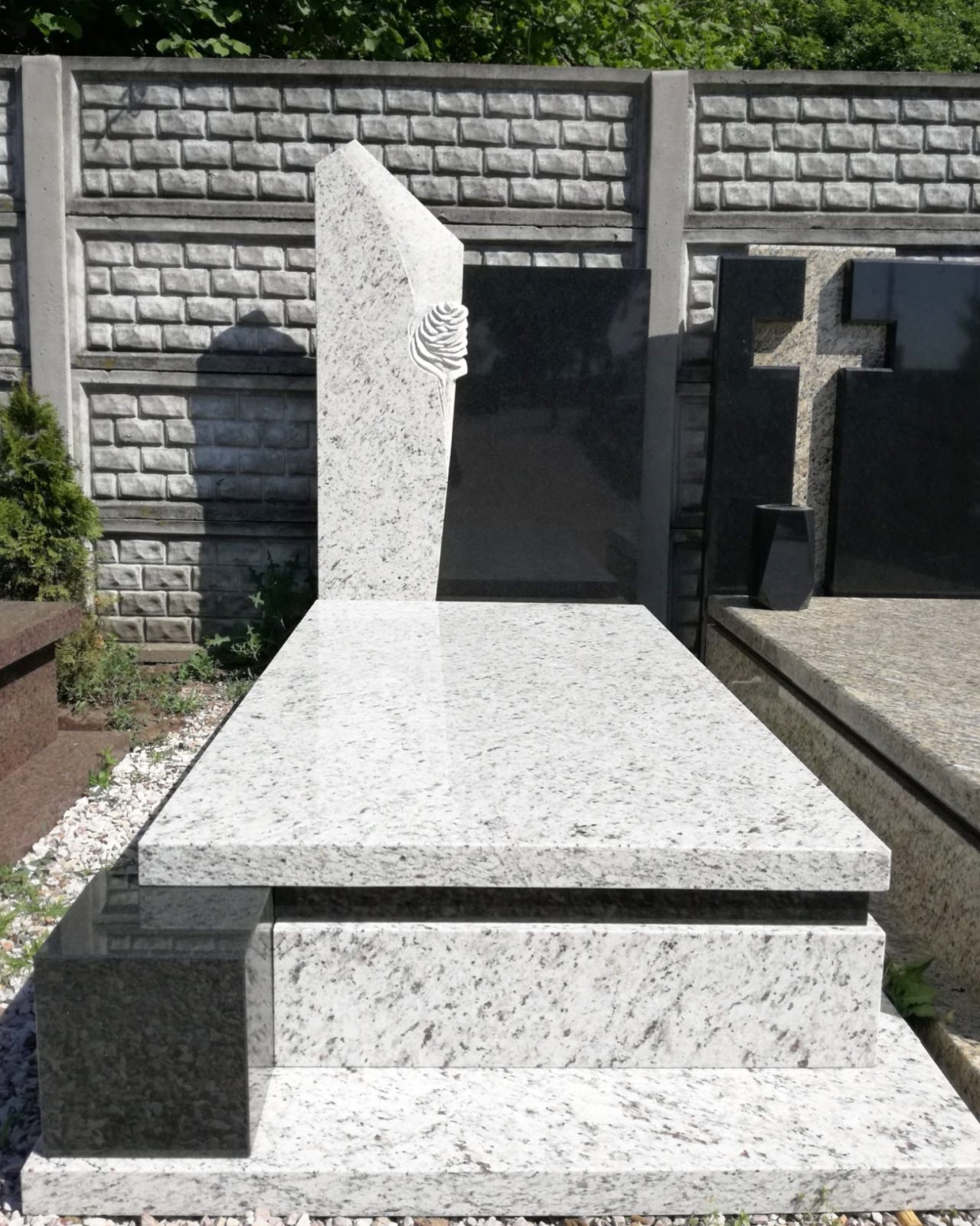 6_pomniki_babice_pomniki_granit