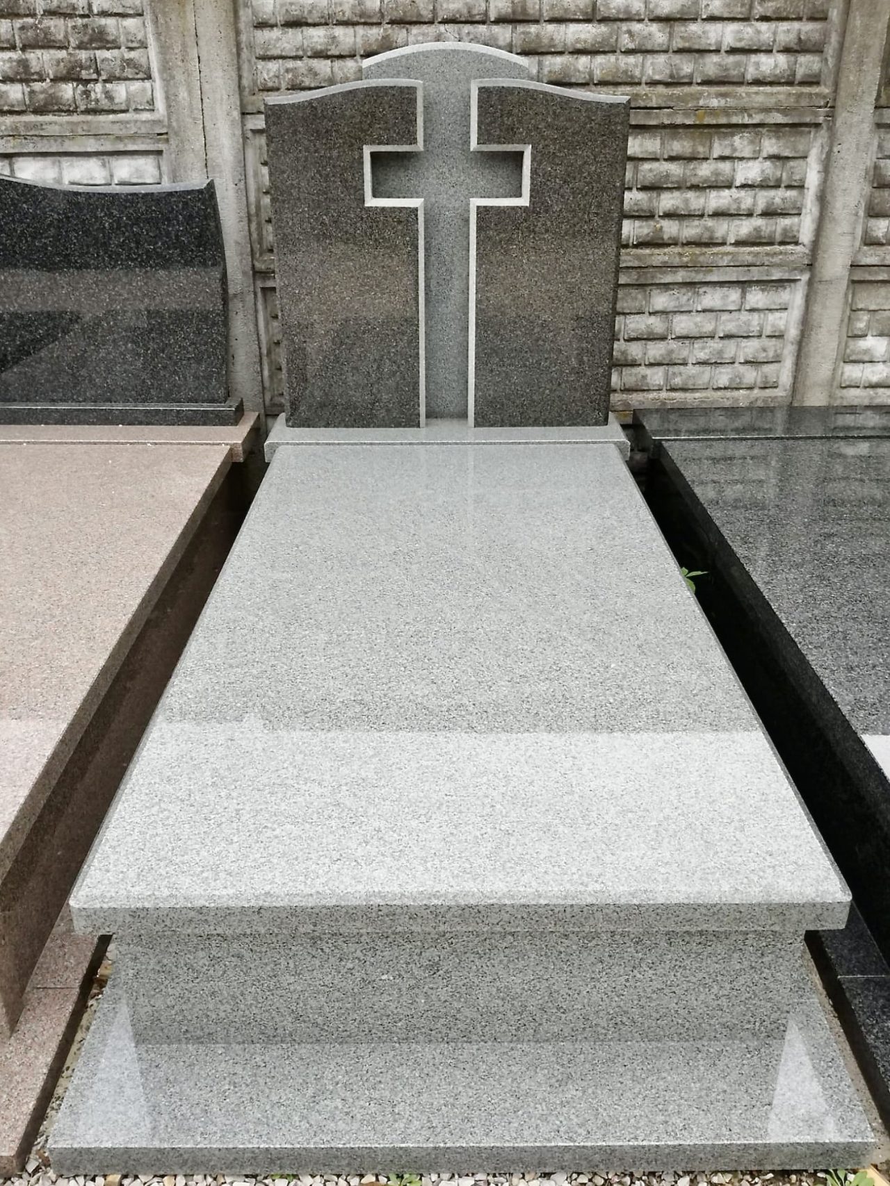 7_pomniki_babice_pomniki_granit-min