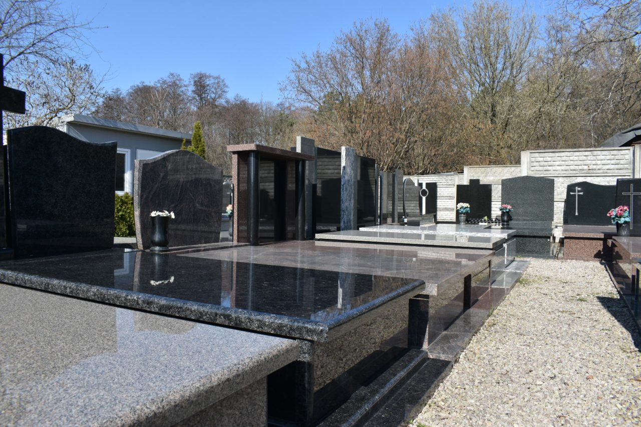 8_pomniki_babice_pomniki_granit